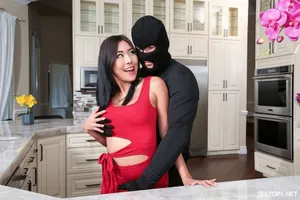 Gặp lại cô bạn thời thơ ấu đã có chồng