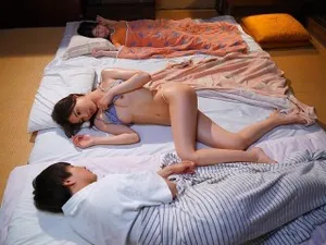 [Không kiểm duyệt] Một cặp đôi trẻ đang chụp ảnh tự sướng ở nhà. Người chiến thắng là có thật. Bào ngư của cô gái trông rất hấp dẫn. Bạn có muốn uống nước không?
