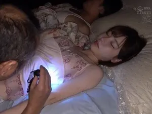 Vừa húp vừa chan nước lồn em đồng nghiệp