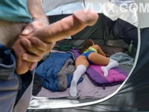 Quan hệ tình dục với bạn trai trong khi đang nói chuyện điện thoại với khách hàng